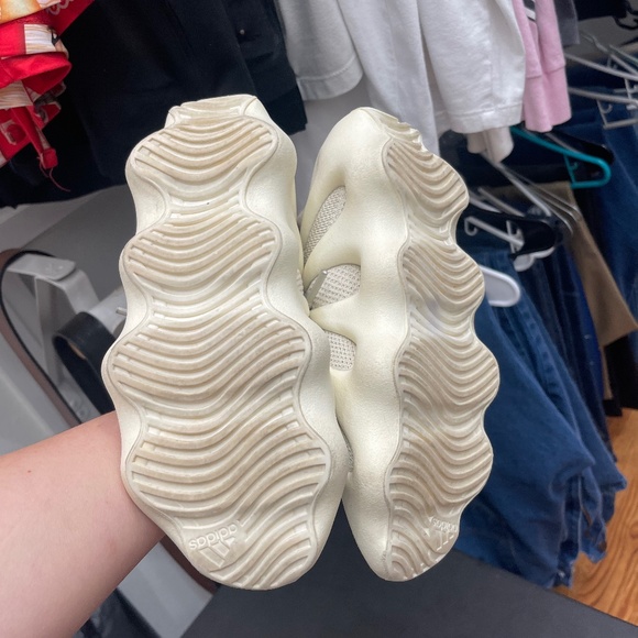 YEEZY Boost 450 CLOUD Size 5 Men’s = Size 6 Women’s - Picture 4 of 6
